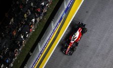 Hamilton zahodil pódium sám