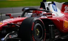 Leclerc zůstává na špici, Hamilton musel odstavit auto