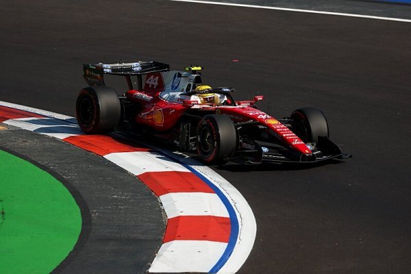 Hamiltonova první rudá pole position