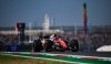Hamilton přebírá rudou štafetu od Leclerca