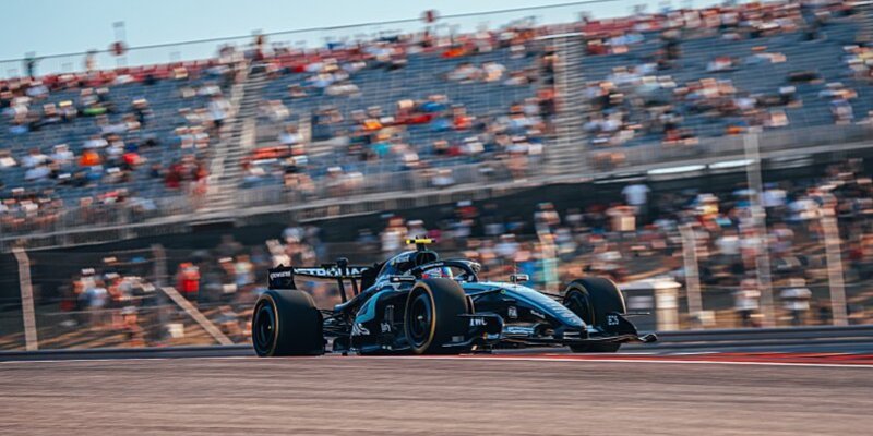 Antonelli se přiblížil k titulu, Ferrari selhalo