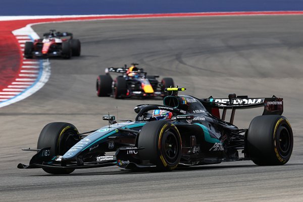 Verstappen to zkusil na Antonelliho, ale bez úspěchu