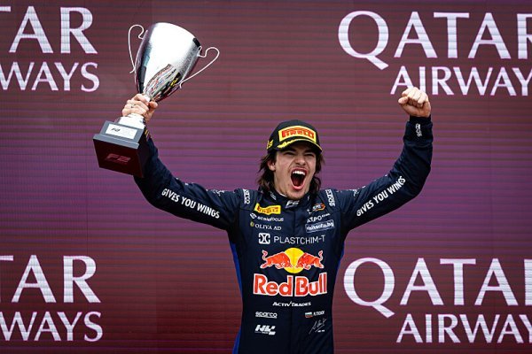 Z kolize parťáků těžil nejvíce Tsolov