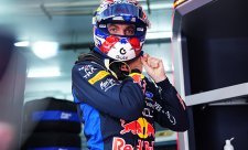 Verstappen dává Russellovi tři desetiny