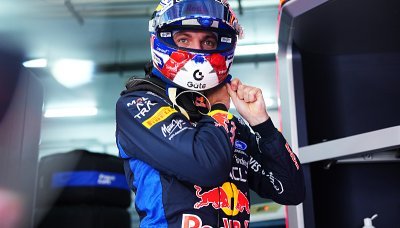 Verstappen dává Russellovi tři desetiny