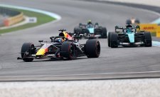 Verstappen ukončuje v chaosu vítězný půst