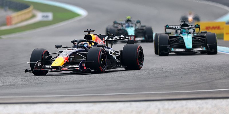 Verstappen ukončuje v chaosu vítězný půst