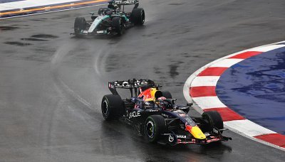 Russell zkřížil Verstappenovi plán, pak zahodil šanci