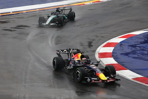 Russell zkřížil Verstappenovi plán, pak zahodil šanci