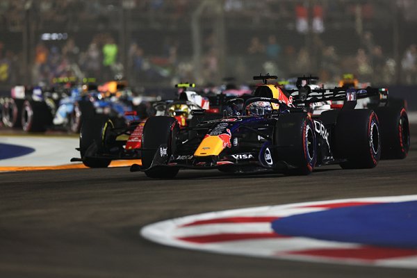 Verstappen konečně dobyl Singapur