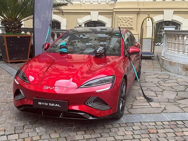 První automobilový titulární partner v hokejové extralize