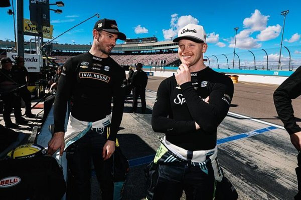 Rossi ovládl druhý den testů ve Phoenixu