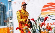 Palou zahájil sezonu vítězstvím v St. Petersburgu