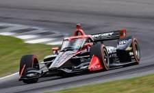 Palou nejrychlejší, McLaughlin tvrdě boural