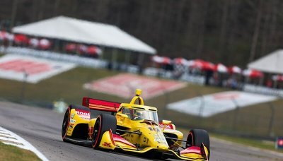 Klidný první trénink vyhrál McLaughlin