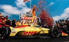 McLaren šanci zahodil v boxech, triumfuje Palou