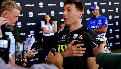 Will Power na úvod v Long Beach na čele