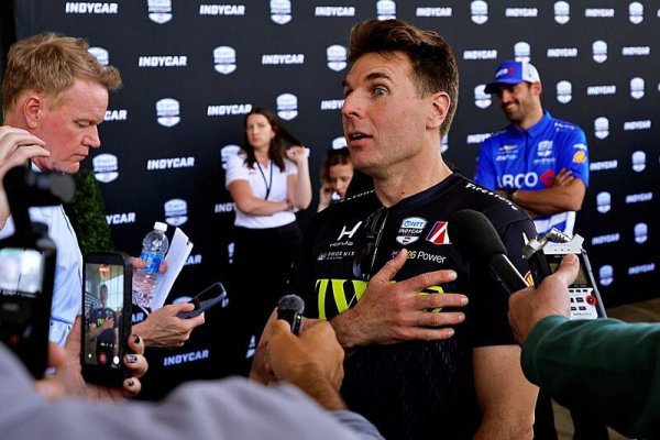 Will Power na úvod v Long Beach na čele