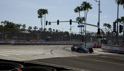 Sobotní trénink přinesl tři nehody a vítězství Kirkwooda