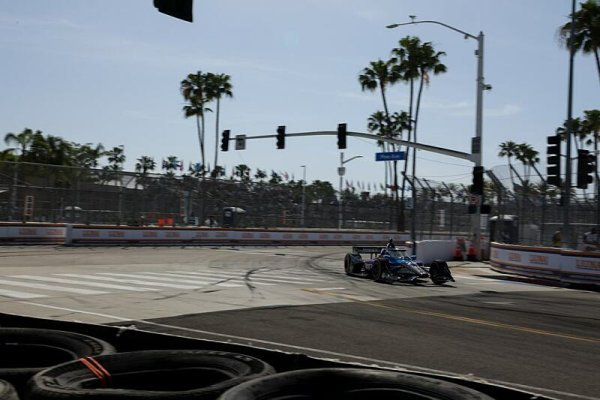 Sobotní trénink přinesl tři nehody a vítězství Kirkwooda