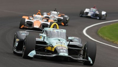 První letošní nehoda v Indy. Rossi skončil v nemocnici