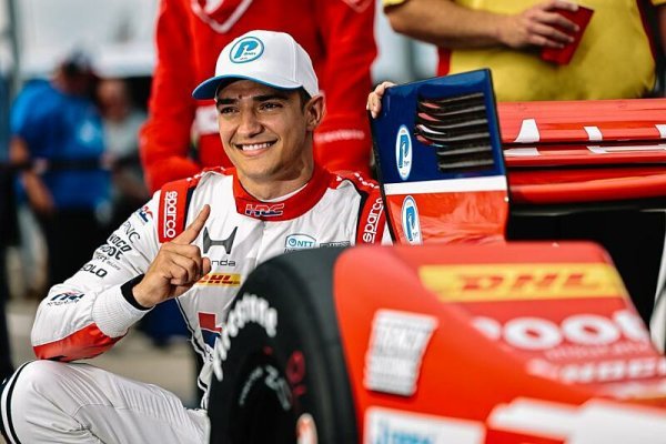 Palou počtvrté v řadě na pole position