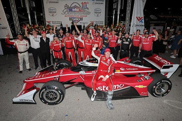 Newgarden vyhrál pošesté na oválu v St. Louis