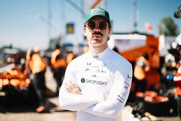 Foster na pole position, Palou havaroval