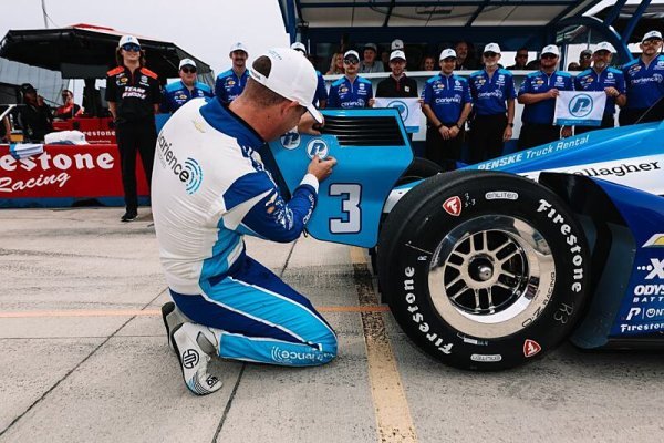 Pole position si rozdělili McLauglin a Palou