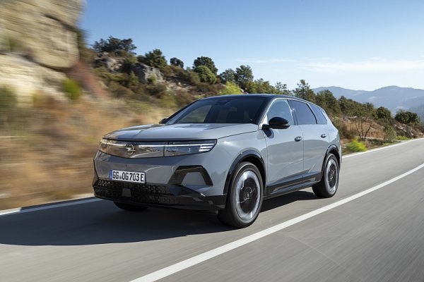 Opel představí v Paříži koncept Opel STX, elektrickou formuli a výkonné modely „GSE“ 