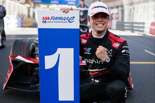 De Vries po čtyřech letech vítězný, vlastní gól Porsche