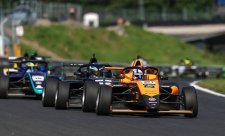 Dcera legendy F1 se představí v Mostě