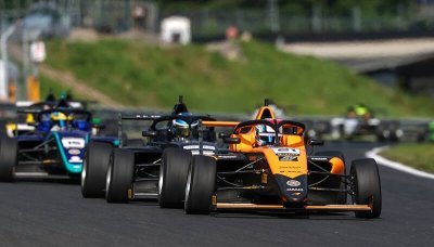 Dcera legendy F1 se představí v Mostě