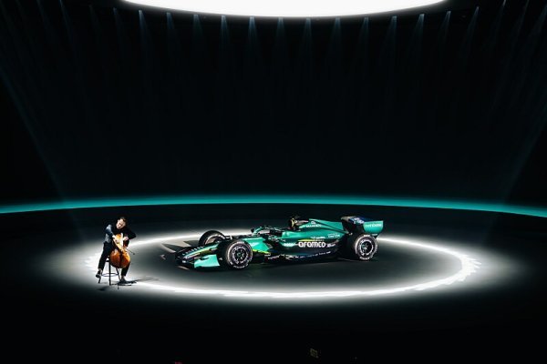 Aston zdržela dostavba tunelu