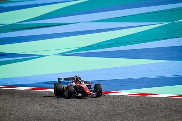 Včera to byl souboj Ferrari a McLarenu