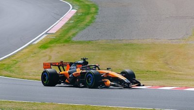 McLaren zůstává za dvěma soupeři