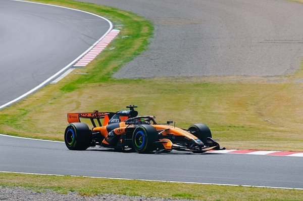 McLaren zůstává za dvěma soupeři