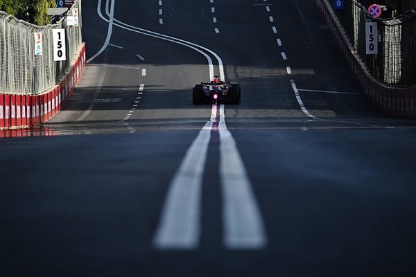 Red Bull dovezl vylepšený vůz