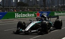 Mercedes se přestal skrývat