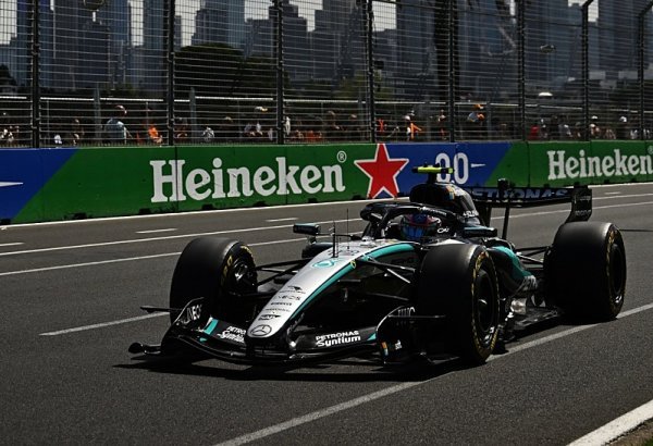 Mercedes se přestal skrývat