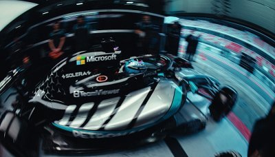 Mercedes se rozloučil nejrychlejším kolem