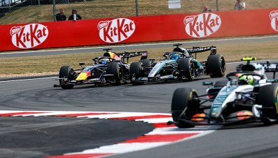 Mercedes přijal týmovou strategii
