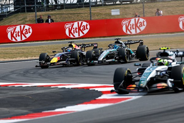 Mercedes přijal týmovou strategii