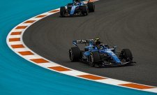 Sainz a Albon podepsali