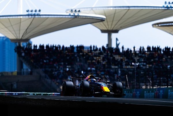 Verstappena vůz neposlouchá