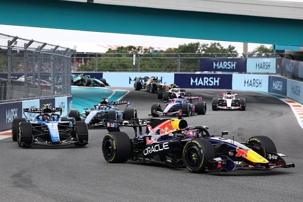 Red Bull překopal řízení vozu
