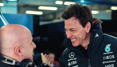 Mercedes získává čas v zatáčkách